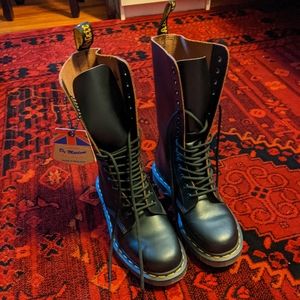 1914 Smooth Leather Tall Dr. Martens boots